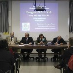 Nella foto in alto, un momento della lezione teorica che i medici e gli infermieri del 118 di Varese impartiscono agli studenti delle scuole superiori di Legnano. Più sotto, un momento della conferenza stampa di presentazione del progetto “Salva”: al centro, il nostro presidente Lidio Clementi e Carla Dotti, dg dell’ospedale di Legnano