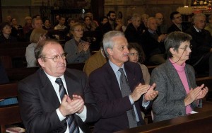 Nella foto grande e nella prima qui sopra, due momenti del concerto che si è svolto nella basilica di Sant’Ambrogio a Vanzaghello nell’ambito della rassegna organistica organizzata dalla nostra Bcc nelle chiese del territorio. Più sotto, il nostro presidente Lidio Clementi (a sinistra) e Vittorio Pinciroli (assieme alla moglie) durante l’esibizione dell’orchestra condotta dal maestro Marco Raimondi. L’ultimo appuntamento a Castellanza il 31 gennaio.