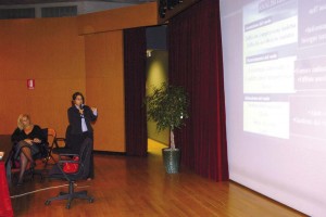 Foto del convegno tenutosi il 21 settembre nel salone don Besana dela nostra Bcc. Annalisa Genoni durante la sua relazione