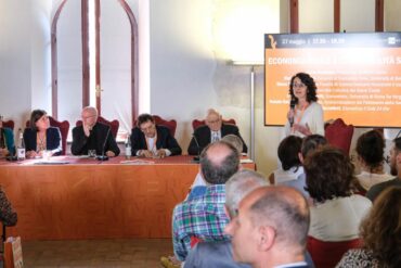 FESTIVAL DELL'ECONOMIA Economia civile e sostenibilità sociale Nella foto: Carla BARBANTI, Elena BECCALLI, Nunzio GALANTINO, Leonardo BECCHETTI, Stefano ZAMAGNI, Alessia MACCAFERRI Data 27 maggio 2023 Luogo: PALAZZO GEREMIA, Sala Falconetto [ Marco Simonini - Archivio Ufficio Stampa PAT]