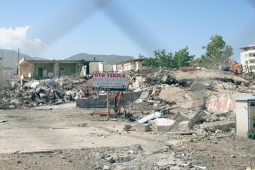 Proseguono le operazioni di rimozione delle macerie degli edifici distrutti dal sisma. Nordagı, Turchia, 30 luglio 2023