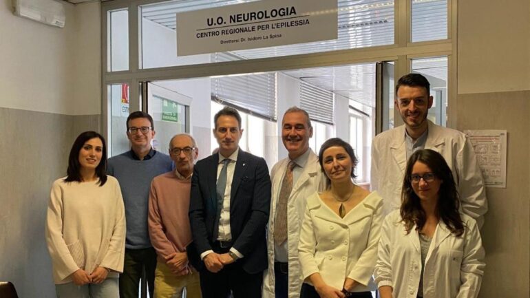 Il Direttore Socio Sanitario di ASST Valle Olona con parte dell’equipe dedicata al progetto