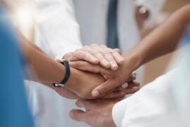mani medici infermieri