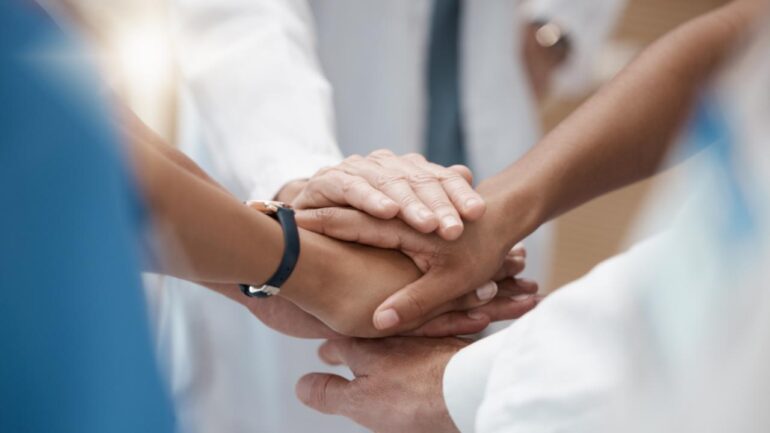 mani medici infermieri